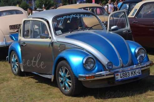От послевоенной "Победы" до электромобиля: в Гродно прошел автофестиваль SunDay-2015