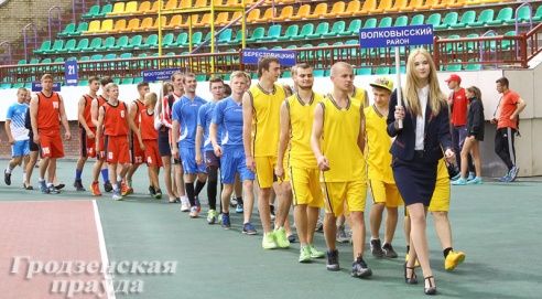 В Гродно выбирали лучшую команду в области в стритболе и мини-футболе