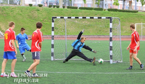 В Гродно выбирали лучшую команду в области в стритболе и мини-футболе