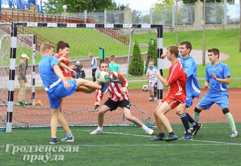 В Гродно выбирали лучшую команду в области в стритболе и мини-футболе