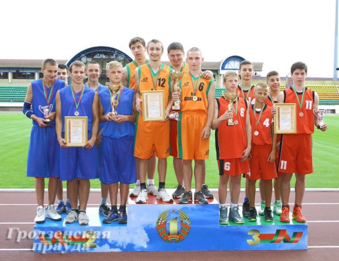 В Гродно выбирали лучшую команду в области в стритболе и мини-футболе