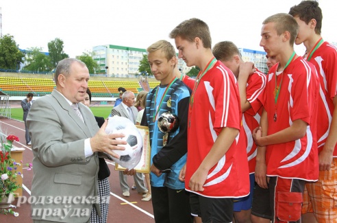 В Гродно выбирали лучшую команду в области в стритболе и мини-футболе