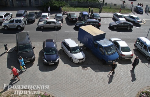 Стихийный рынок на улице Антонова в Гродно исчезнет