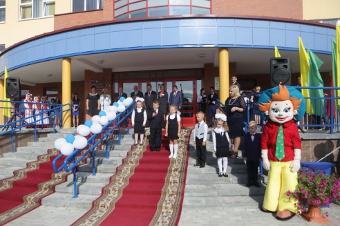 Сёння гасцямі астравецкай гімназіі №1 былі беларускія парламентарыі