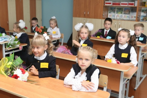 Сёння гасцямі астравецкай гімназіі №1 былі беларускія парламентарыі