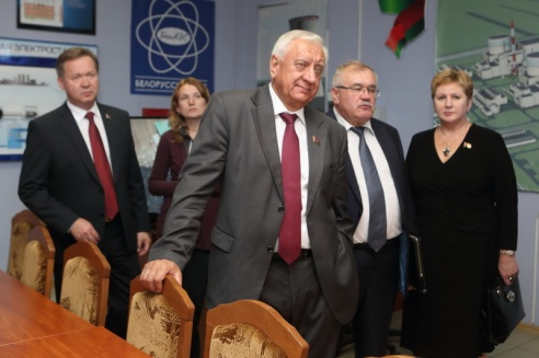 Сёння гасцямі астравецкай гімназіі №1 былі беларускія парламентарыі