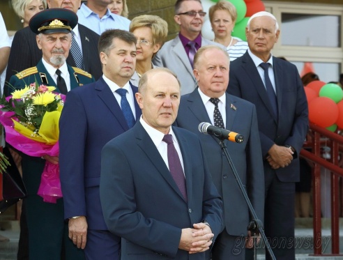 Средняя школа № 40 в Гродно встретила своих первых учеников