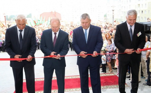 Средняя школа № 40 в Гродно встретила своих первых учеников