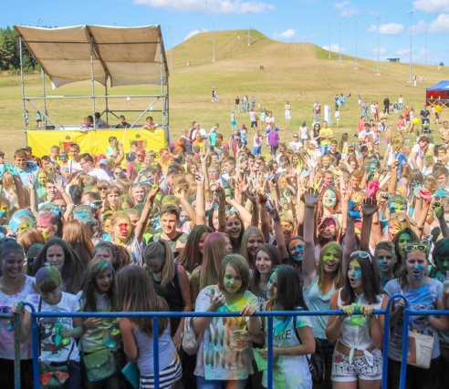 Фестиваль красок ColorFest в Коробчицах собрал тысячи гродненцев