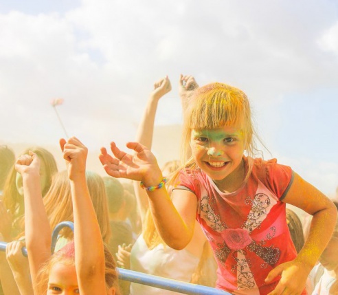 Фестиваль красок ColorFest в Коробчицах собрал тысячи гродненцев