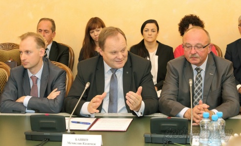 Губернатор Гродненской области Владимир Кравцов встретился с представителями дипмиссий