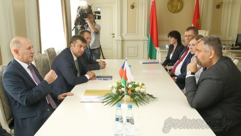 Губернатор Гродненской области Владимир Кравцов встретился с представителями дипмиссий
