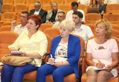 Председатель облисполкома Владимир Кравцов провел пресс-конференцию в Свислочском районе