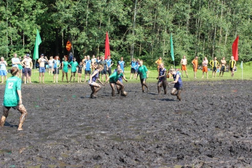 Под Гродно играли в «грязный» футбол и плавали «на чем попало»