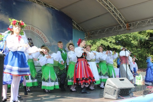 Под Гродно играли в «грязный» футбол и плавали «на чем попало»