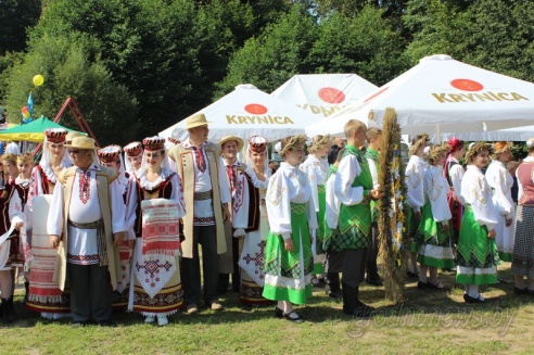 Под Гродно играли в «грязный» футбол и плавали «на чем попало»
