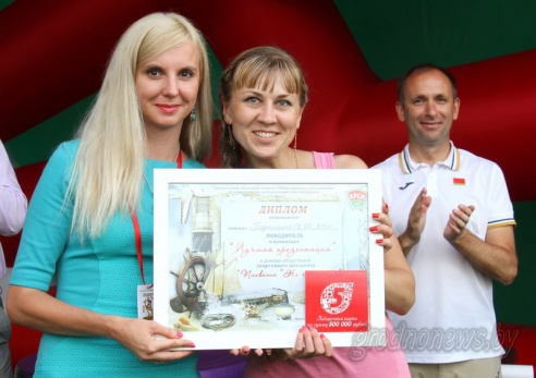 Под Гродно играли в «грязный» футбол и плавали «на чем попало»