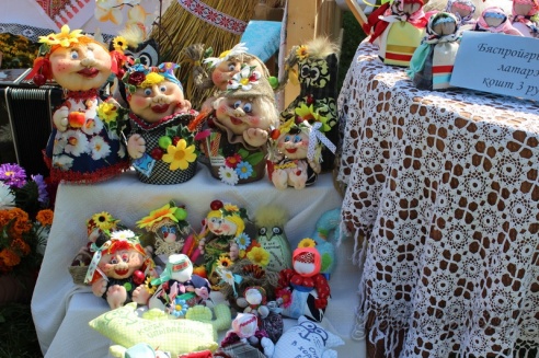 Под Гродно играли в «грязный» футбол и плавали «на чем попало»