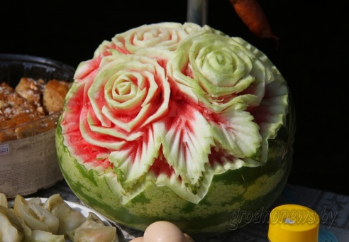 Под Гродно играли в «грязный» футбол и плавали «на чем попало»