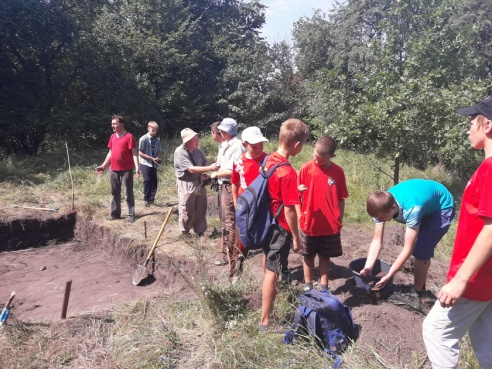 В Речицком районе начал работу молодежный археологический отряд