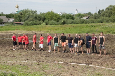 В Слониме прошли соревнования по болотному футболу