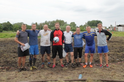 В Слониме прошли соревнования по болотному футболу