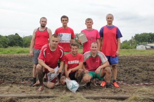 В Слониме прошли соревнования по болотному футболу