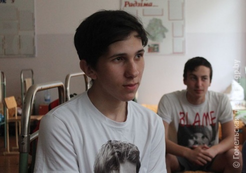 В деревне Дуброва школьникам предоставили возможность заработать во время летних каникул