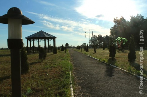 В деревне Дуброва школьникам предоставили возможность заработать во время летних каникул