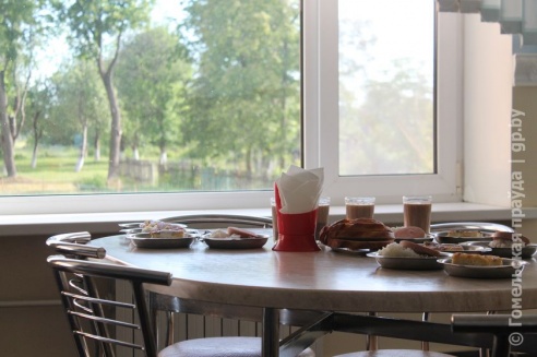 В деревне Дуброва школьникам предоставили возможность заработать во время летних каникул