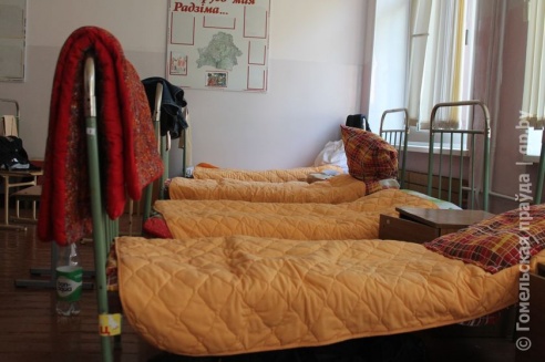 В деревне Дуброва школьникам предоставили возможность заработать во время летних каникул