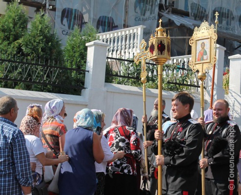 Сегодня в Мозыре начался крестный ход из кафедрального Свято-Михайловского собора в Юровичский монастырь