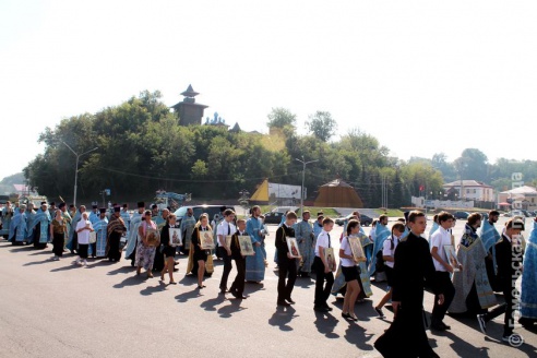 Сегодня в Мозыре начался крестный ход из кафедрального Свято-Михайловского собора в Юровичский монастырь