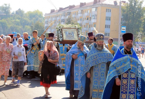 Сегодня в Мозыре начался крестный ход из кафедрального Свято-Михайловского собора в Юровичский монастырь