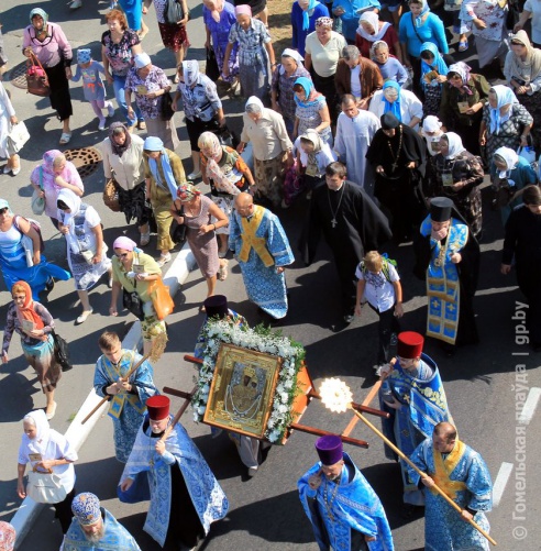 Сегодня в Мозыре начался крестный ход из кафедрального Свято-Михайловского собора в Юровичский монастырь