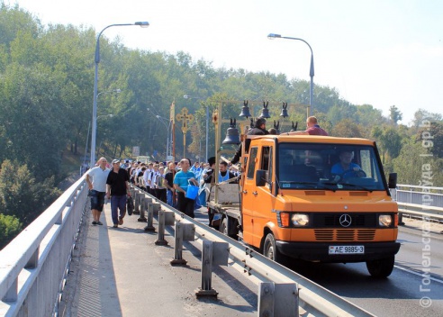 Сегодня в Мозыре начался крестный ход из кафедрального Свято-Михайловского собора в Юровичский монастырь
