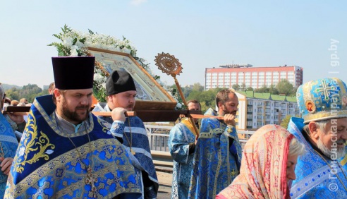 Сегодня в Мозыре начался крестный ход из кафедрального Свято-Михайловского собора в Юровичский монастырь