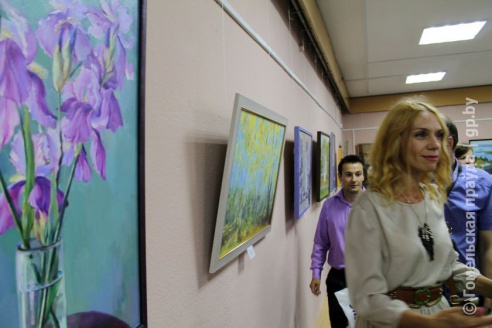 В преддверии Дня города в Мозыре открылась коллективная живописная выставка «Фарбы Палесся»