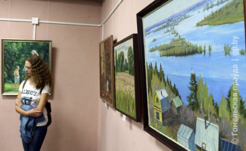 В преддверии Дня города в Мозыре открылась коллективная живописная выставка «Фарбы Палесся»