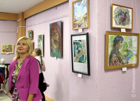 В преддверии Дня города в Мозыре открылась коллективная живописная выставка «Фарбы Палесся»