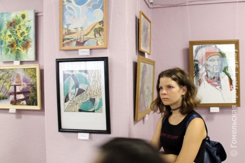 В преддверии Дня города в Мозыре открылась коллективная живописная выставка «Фарбы Палесся»