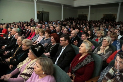 Слет передовиков народного хозяйства прошел на сцене добрушского Дворца культуры