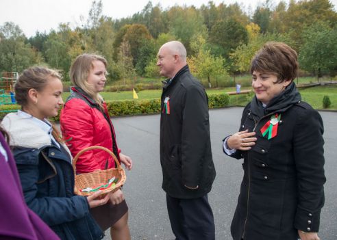 В честь Всемирного дня учителя в Гродненской области заложили семь яблоневых садов (ДОПОЛНЕНО)