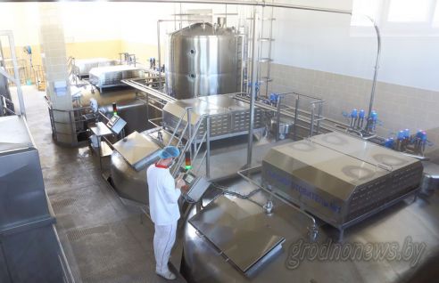 Демонстрационная галерея в новом цеху ОАО «Молочный Мир» позволяет проследить весь процесс производства сыра