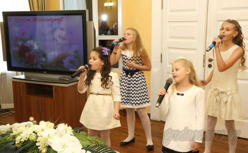 Торжественный прием в канун Дня матери прошел в облисполкоме (ОБНОВЛЕНО)