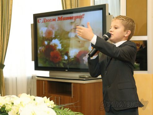 Торжественный прием в канун Дня матери прошел в облисполкоме (ОБНОВЛЕНО)