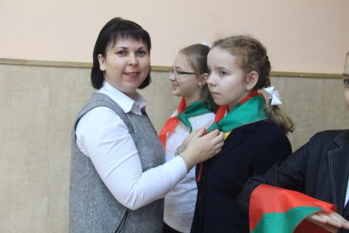 Пионеры посадили рябиновую аллею в честь 73-летия освобождения Хойникского района