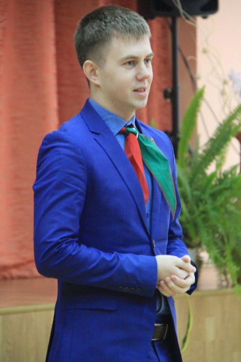 Пионеры посадили рябиновую аллею в честь 73-летия освобождения Хойникского района