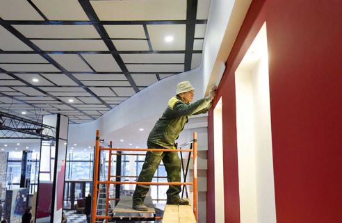 «Шахматный» пол, царская лестница и советское панно. Кинотеатр имени Калинина готовит новогодний сюрприз для зрителей