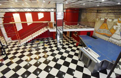 «Шахматный» пол, царская лестница и советское панно. Кинотеатр имени Калинина готовит новогодний сюрприз для зрителей